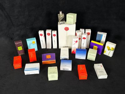 de nombreux types de cigarettes sur fond noir