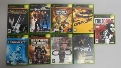 un grand nombre de jeux vidéo sur la table