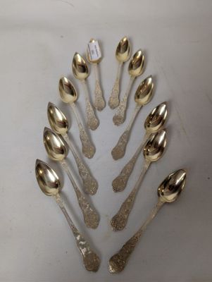 a lot of spoons and spoon spoons on the table