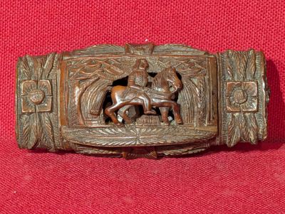 une boucle de ceinture représentant un homme à cheval