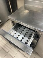 1 tour réfrigéré en inox à 2 portes, 3 tiroirs avec partie d… (photo 5)