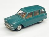 une petite voiture verte posée sur une surface blanche