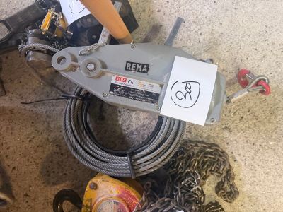 quelques outils qui traînent par terre