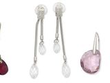 trois paires de boucles d'oreilles et une paire de boucles d'oreilles sur fond blanc