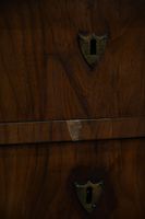 Commode en placage d'acajou à montants antérieurs à demie-co… (photo 3)