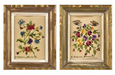 deux tableaux encadrés représentant des fleurs et des papillons sur fond blanc