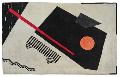 un tapis noir et blanc orné d'un motif géométrique