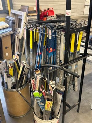 1 lot d'une 60ène d'essuie-glaces multimarques BOSCH