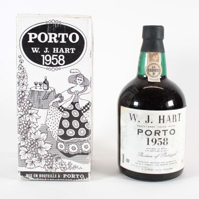 une bouteille de porto à côté d'une boîte de porto