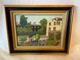 tableau à l'huile encadré représentant une maison dans un jardin, avec un pont en arrière-plan
