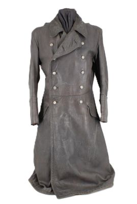 un trench-coat en cuir gris sur un mannequin, un mannequin, un mannequin, un mannequin, un mannequin, un mannequin, un mannequin, un mannequin, un mannequin, un mannequin, un mannequin, un mannequin, un mannequin, un mannequin, un mannequin, un mannequin, un mannequin, un mannequin, un mannequin, un mannequin, un mannequin, un mannequin, un mannequin, un mannequin, un mannequin, un mannequin, un mannequin, un mannequin, un mannequin, un mannequin, un mannequin, un mannequin, un mannequin,