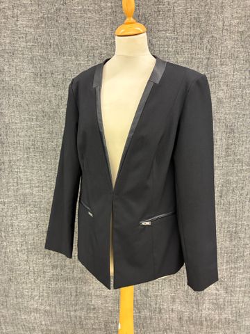 CACHAREL – Veste noir encolure en cuir noir. Taille 40-42 à vue