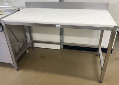une photo d'un plan de travail dans une cuisine