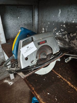 a picture of a circular saw sitting on a table