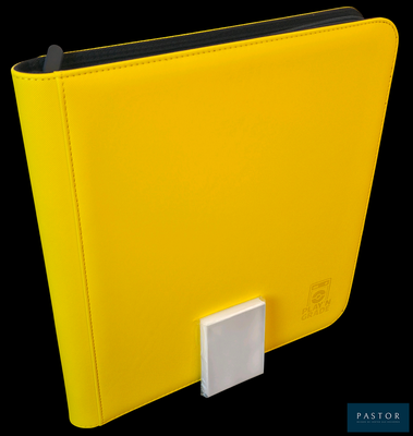 un classeur jaune orné d'un bouton blanc