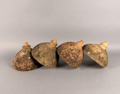 Suite de quatre cloches à jeunes pousses en terre cuite. - Photo 1