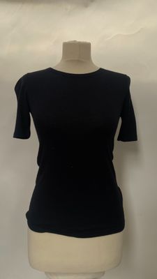 the top of a black shirt is on a mannequin mannequin