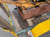 a small machine that is sitting on a cart
