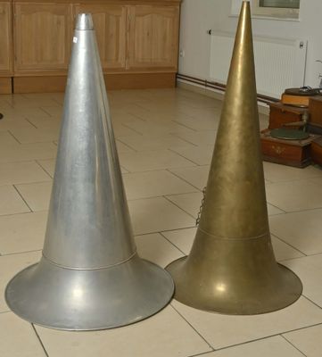 two cones that are sitting on the floor in the room
