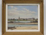 une image représentant une peinture d'une scène de plage avec une église au loin