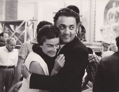 Tazio Secchiaroli. Anouk Aimée et Federico Fellini sur le to…