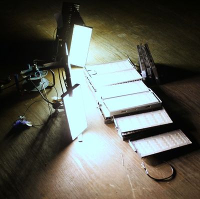 a lot of lights that are on a wooden table