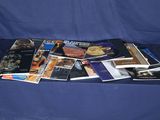 beaucoup de livres reliés en toile bleue