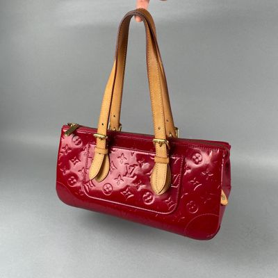 Sac à main Louis Vuitton en cuir rouge à motif Monogram