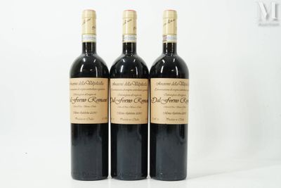 trois bouteilles de vin posées sur une table blanche
