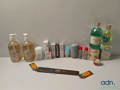 de nombreux types de produits de soins de la peau sur la table