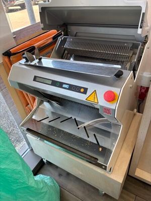 an image of a machine that is sitting on a table