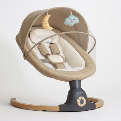 un fauteuil à bascule pour bébé orné d'une lune et d'un nuage