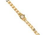 gros plan d'une montre-bracelet sur fond blanc