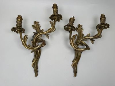 paire d'appliques murales anciennes en laiton avec oiseaux et fleurs