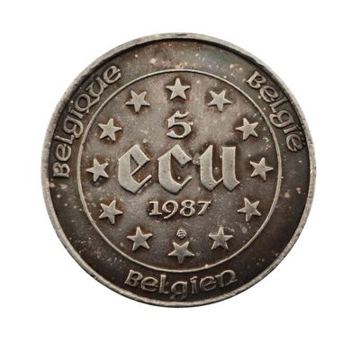 une vieille pièce d'argent sur laquelle est représentée une étoile
