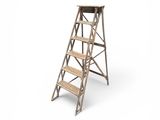 une image représentant un escabeau en bois sur fond blanc