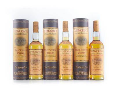 un lot de six bouteilles de whisky alignées les unes à côté des autres