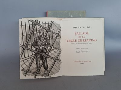 un livre ouvert sur lequel est dessiné un homme en costume