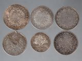 un ensemble de six pièces britanniques différentes