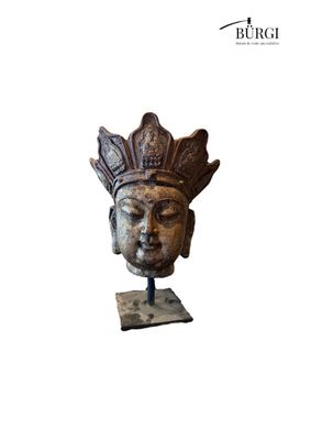 a close up of a statue of a head with a crown on it