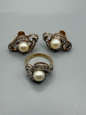 deux bagues et une bague avec une perle au centre