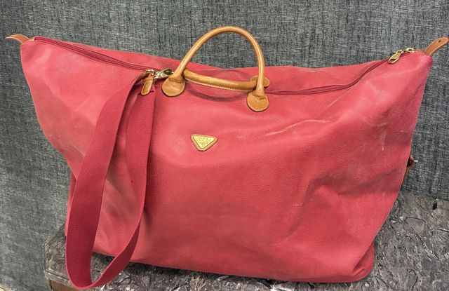 JUMP – Grans sac de voyage en cuir rouge ultra souple. Très bon é...