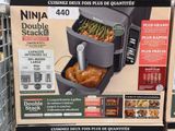 une boîte de produits alimentaires exposée dans un magasin