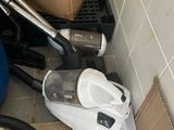 a vacuum that is sitting on the floor next to a box