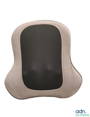 l'arrière d'un coussin de siège de voiture sur lequel est posé un coussin noir