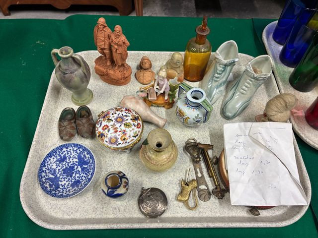 Lot d'objets de vitrine divers