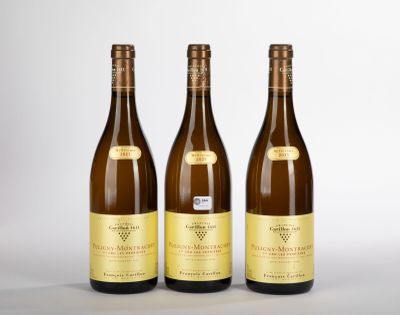 trois bouteilles de vin posées l'une à côté de l'autre sur une table