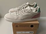Chaussures adidas Continental blanches rehaussées de touches de rose et de vert