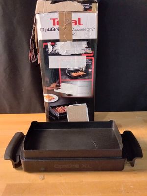 une boîte contenant une grille, posée sur une table