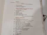 un livre ouvert sur lequel figure une liste d'objets
